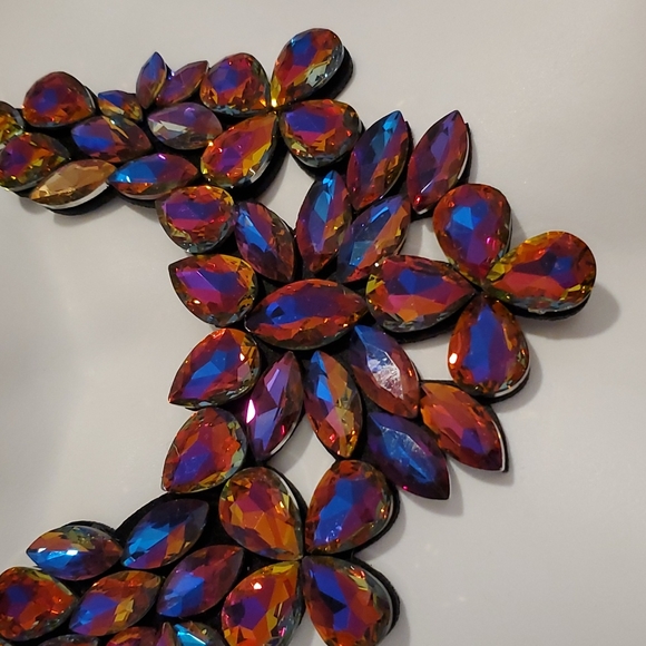 Traci Lynn Multicolored rhinestone massive necklace and earrings purples  NIB - Picture 9 of 9